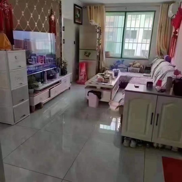 官地二楼82平，三室一厅，精装短住，地暖，拎包入住