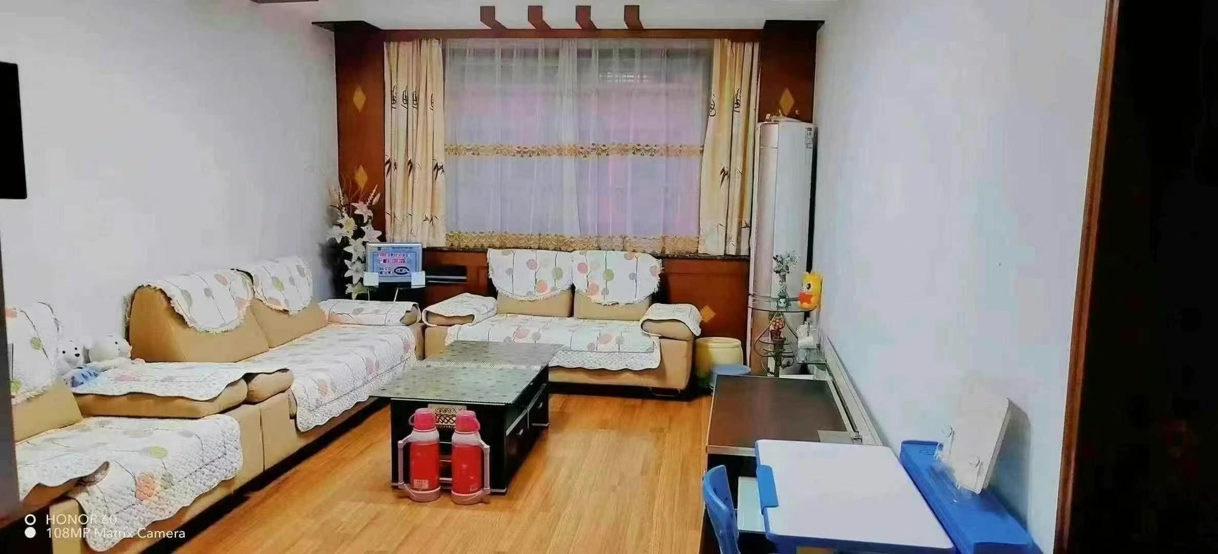 金丰苑小区4楼92平，1300/月，可半年租，