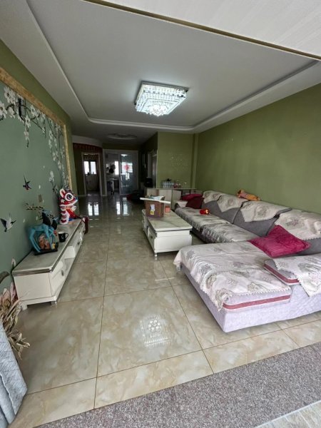 金泰小区，两室加衣帽间，精装地暖，90平，双气，拎包入住，6楼