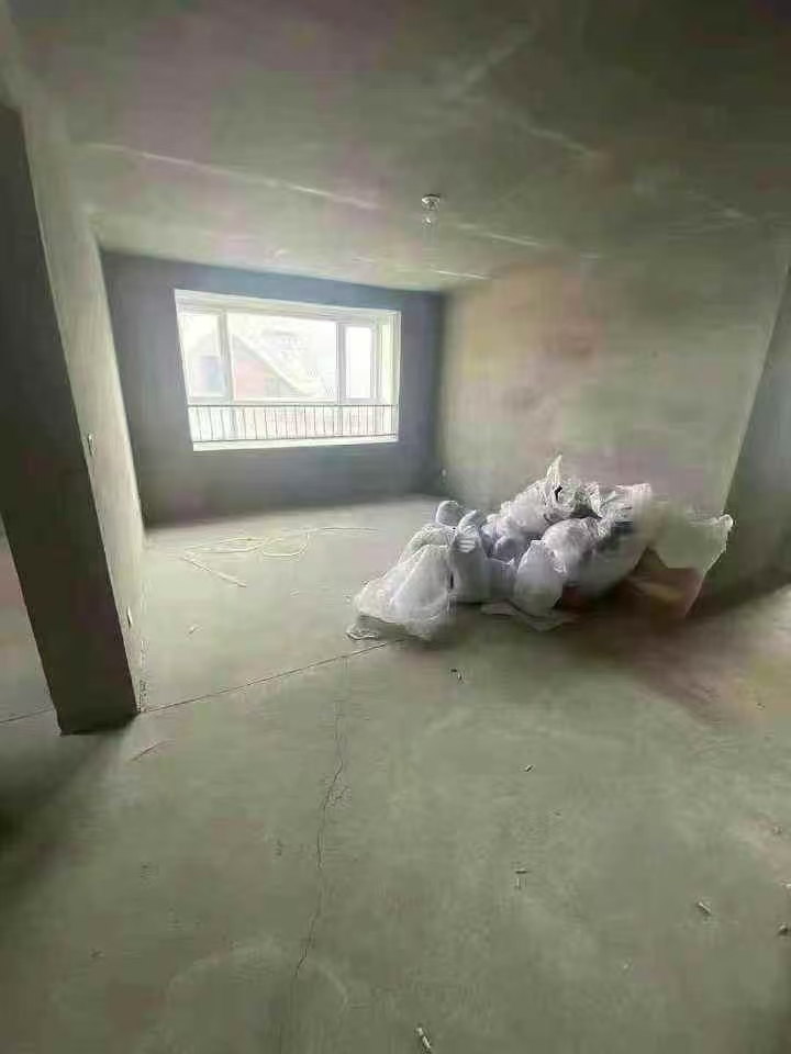 阳光水岸，电梯七楼，三室两卫，130平东边户特价59.8万