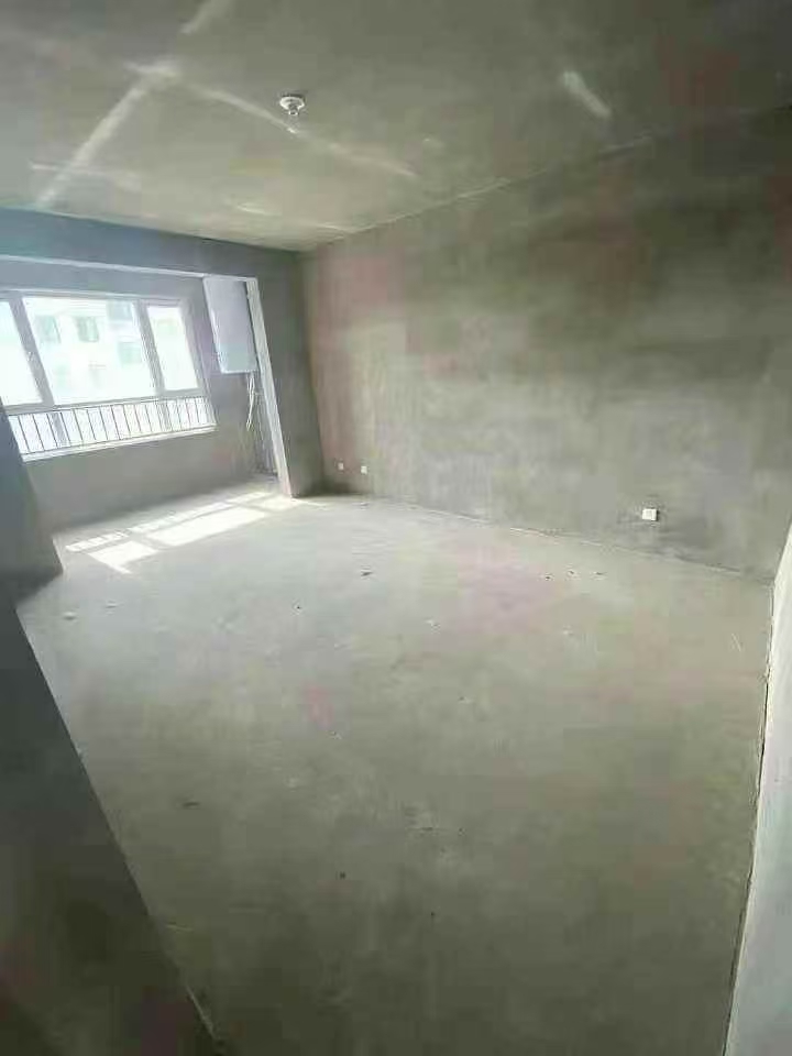 阳光水岸，电梯七楼，三室两卫，130平东边户特价59.8万