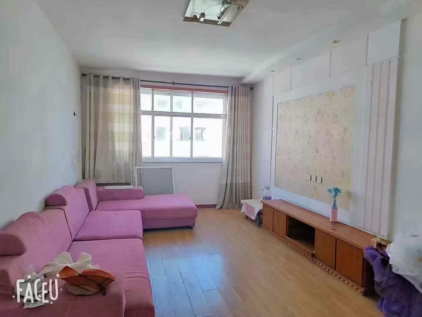 出租 芙蓉花园四楼 有空调有热水器 月租600
