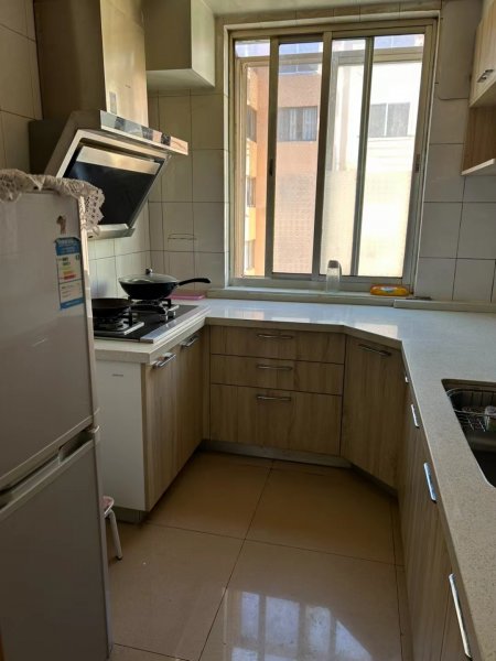 向阳二区三楼89.9平，两室两厅，抢包入住