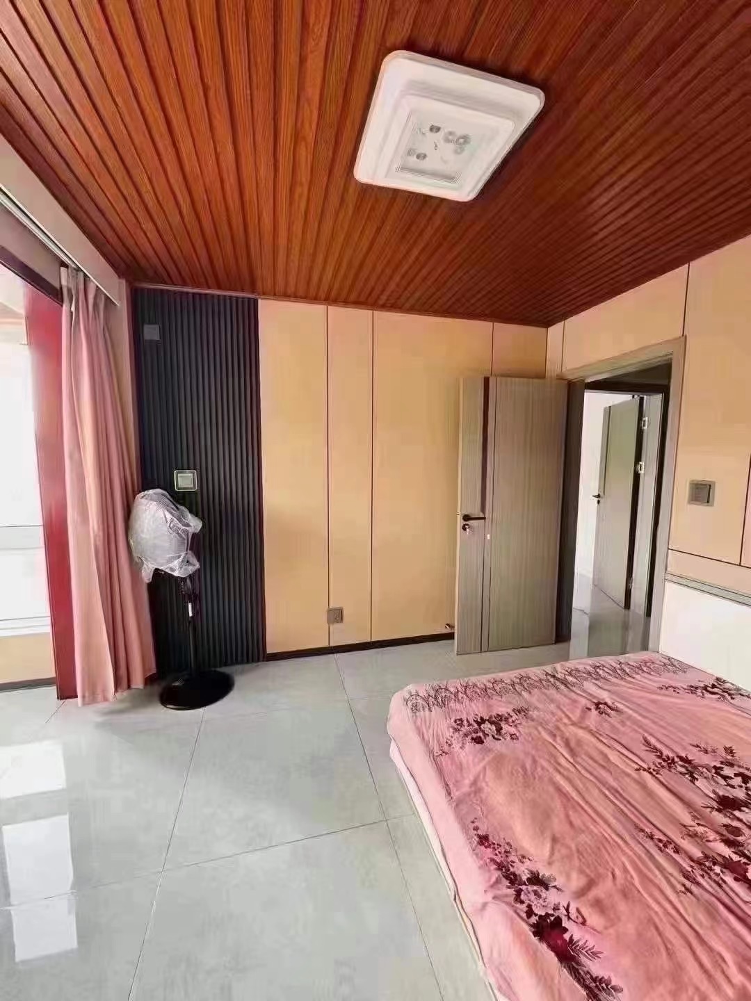 首次出租：体育公园旁金盛苑3楼92平房东精装2室2厅，家里超级干净房东几乎没住