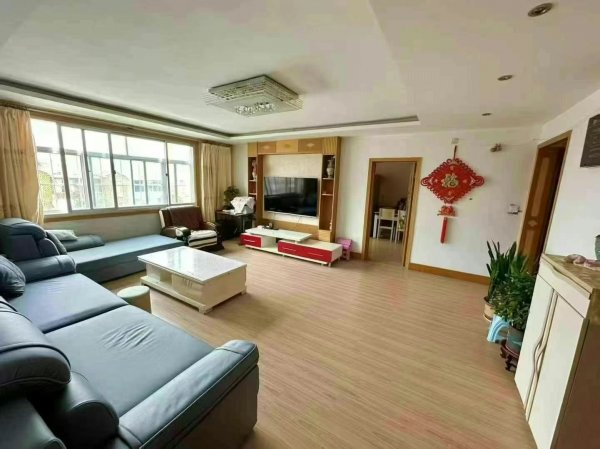 城东一区125平，2楼，76万，三室两卫