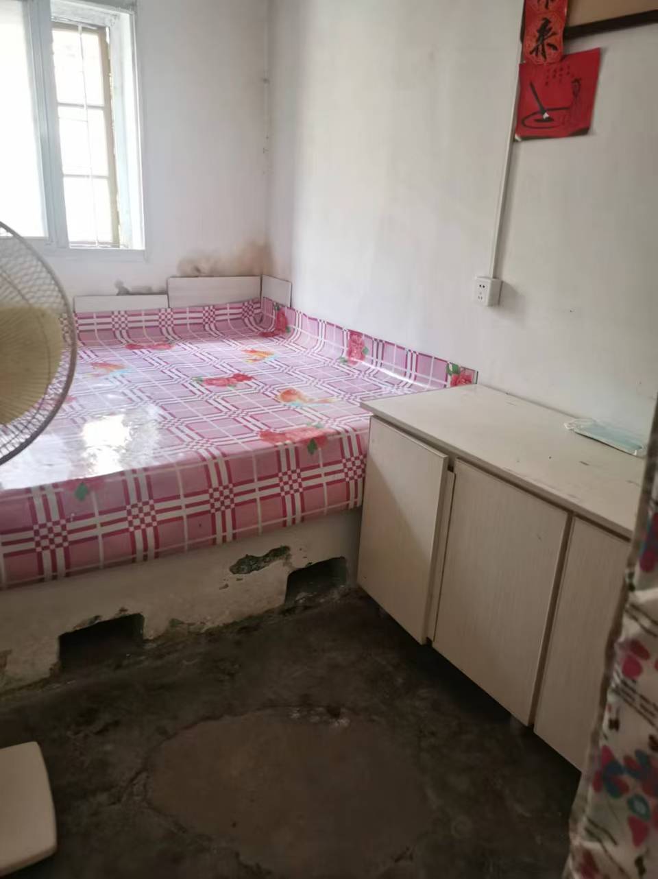金帝商厦北贴地一楼50平2室家电家具齐全双气500/月干净整洁拎包入住