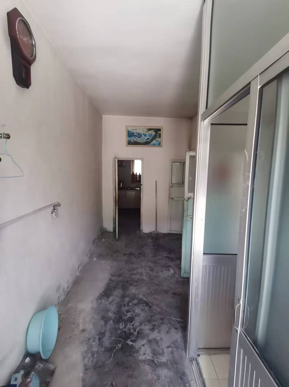 金帝商厦北贴地一楼50平2室家电家具齐全双气500/月干净整洁拎包入住