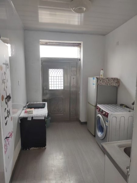 向阳小区贴地四楼400出租
