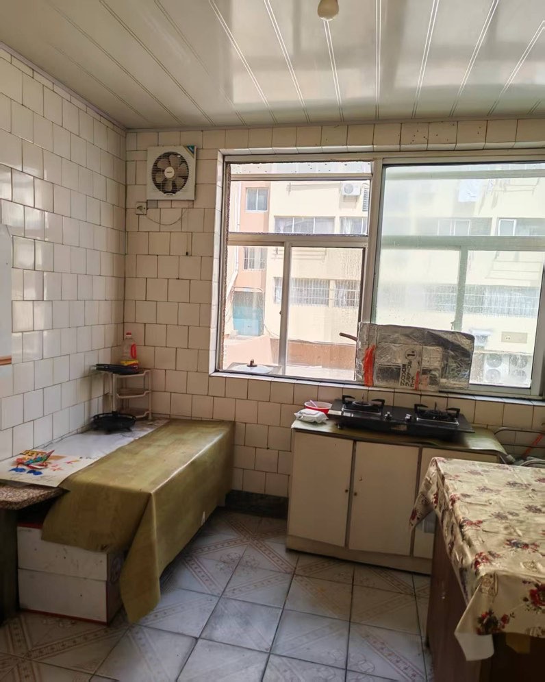 府前用证！ 向阳一区二楼73平，三室 诚售33.8万