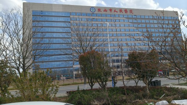 市区桥东庄，乳山市人民医院正对面房屋出租