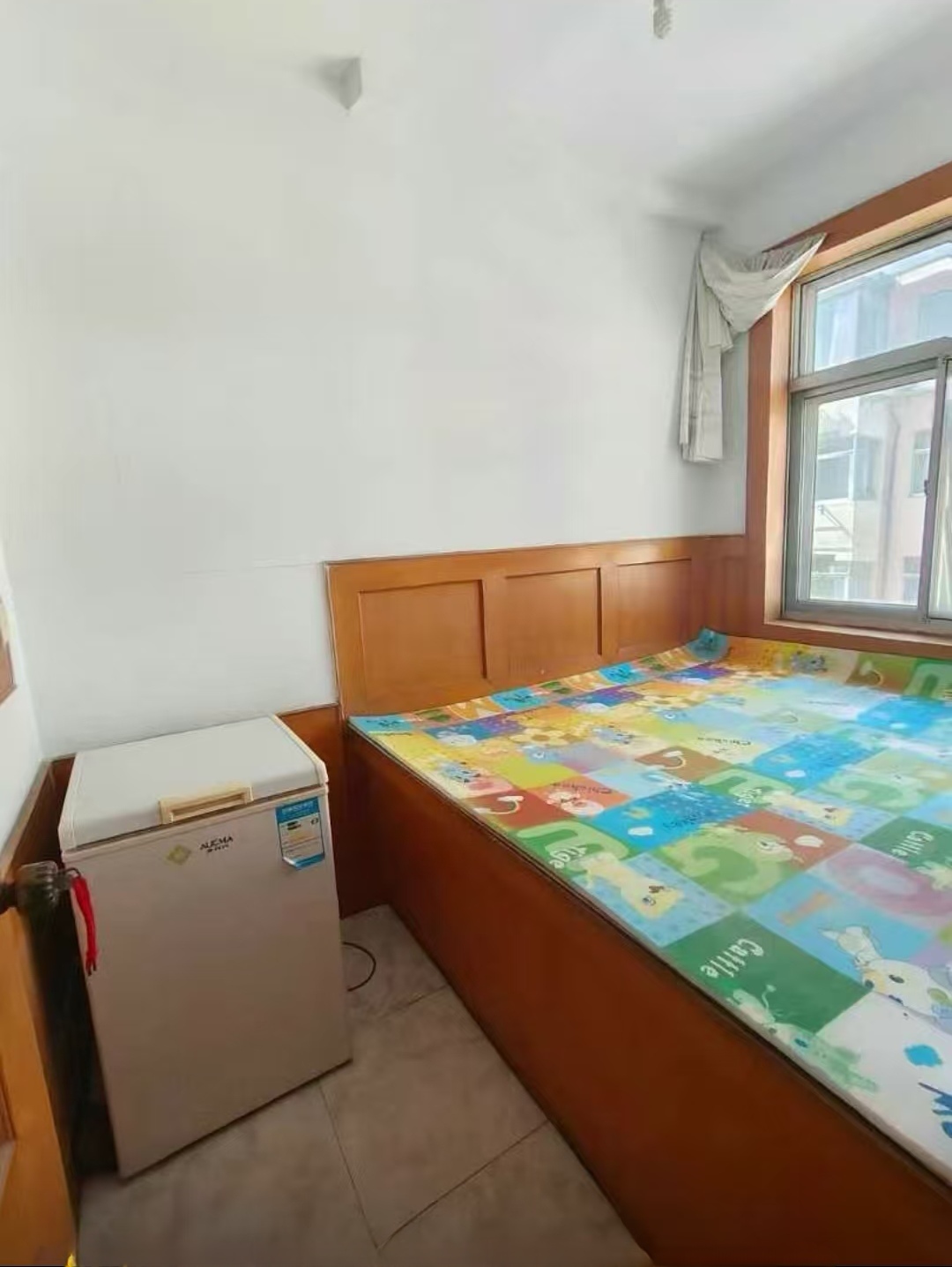 向阳二区4楼70平2室家电家具齐全双气有空调热水器900/月干净整洁拎包入住