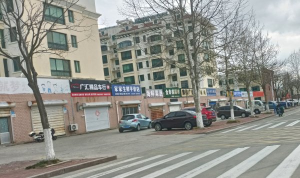 光明街幼儿园对面门市出租