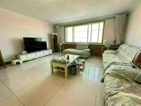 金丰苑小区 3楼 130平 72.8万 三室两厅