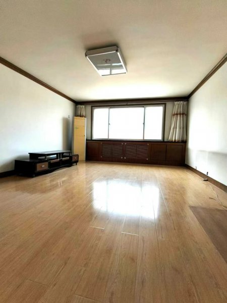金丰苑小区4楼120平，59.8万 三室两厅，双气齐全