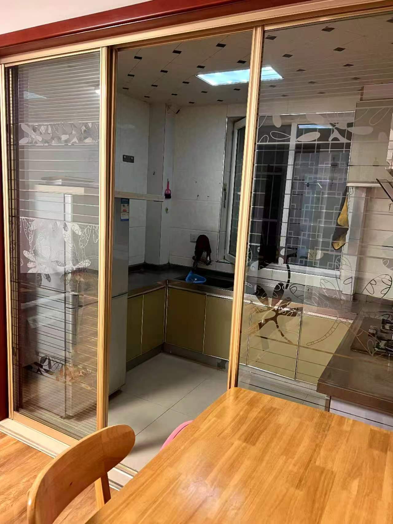 水景绿城1楼90平2室家电家具齐全双气有空调热水器1300/月干净整洁拎包入住