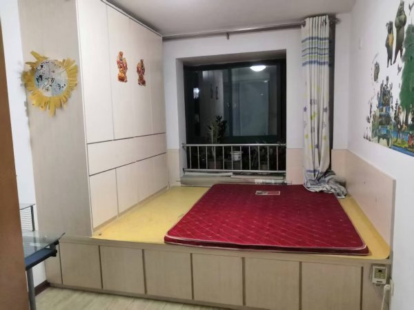 富新花园1楼90平，框架精装短住，价格可议。