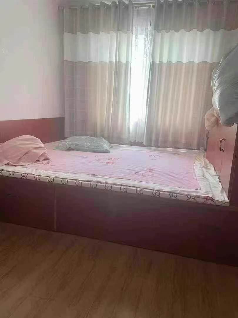 金苹果小区2楼86平，45.8万 框架，地暖，两室两厅