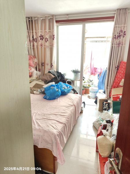 西馨园二期1楼88平，3室精致装修，价格可议。