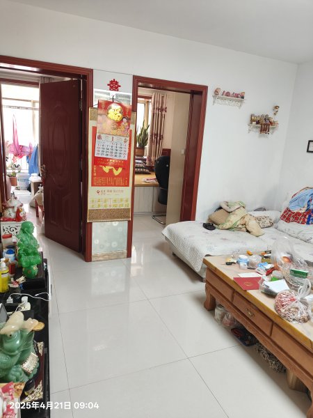 西馨园二期1楼88平，3室精致装修，价格可议。