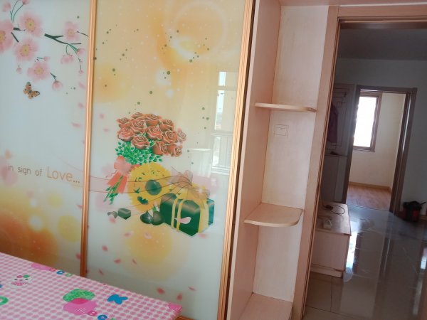 吉祥家园小区三楼出租和出售，三室一厅拎包入住