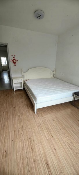河滨小区1楼78平，中厅三室一厅，双气32.8万