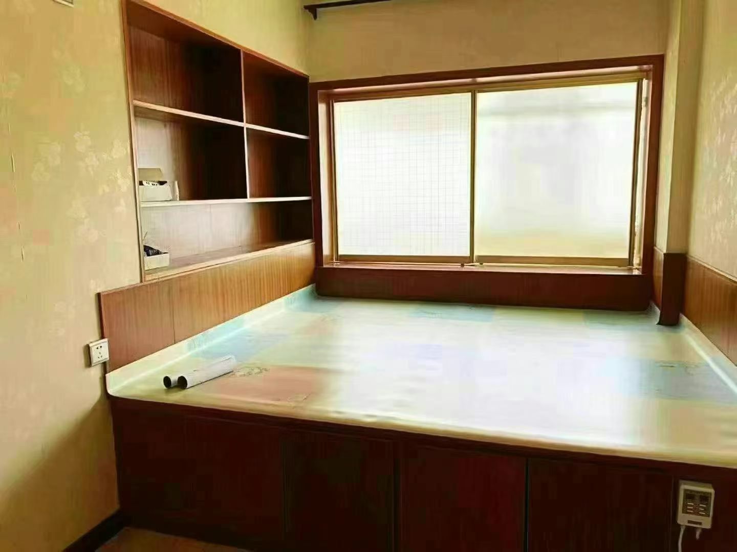 金银苑最北排2楼125平精装三室两卫，带车库53.8万