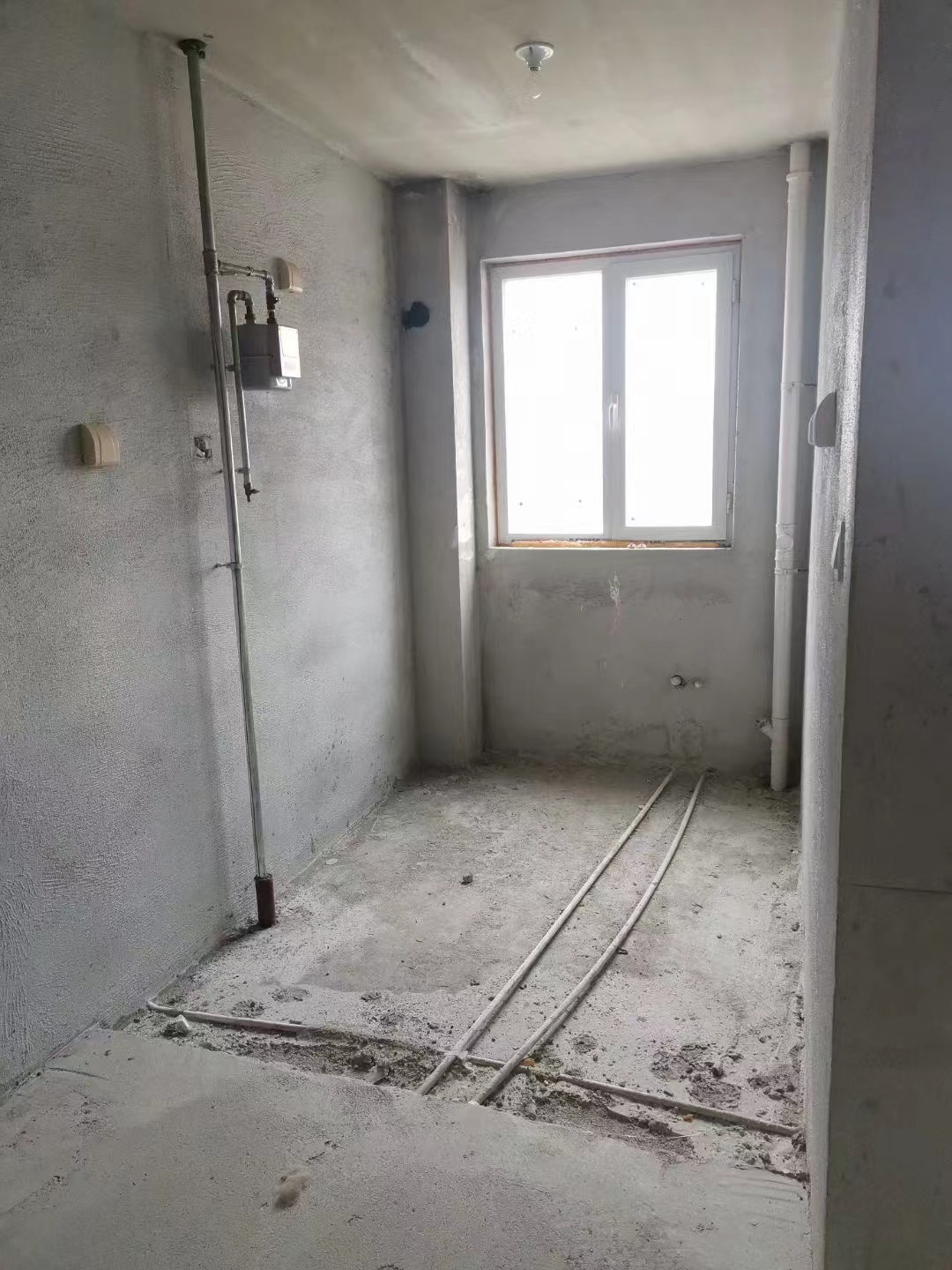 金苹果东区四楼毛坯吉房出售