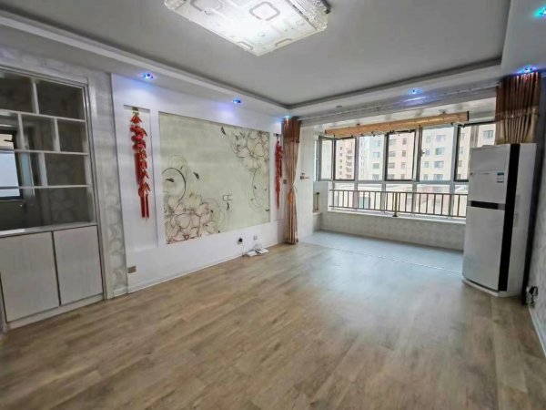 丽景华庭 步梯3楼，91.78平， 50.8万 南厅3室，精装短住