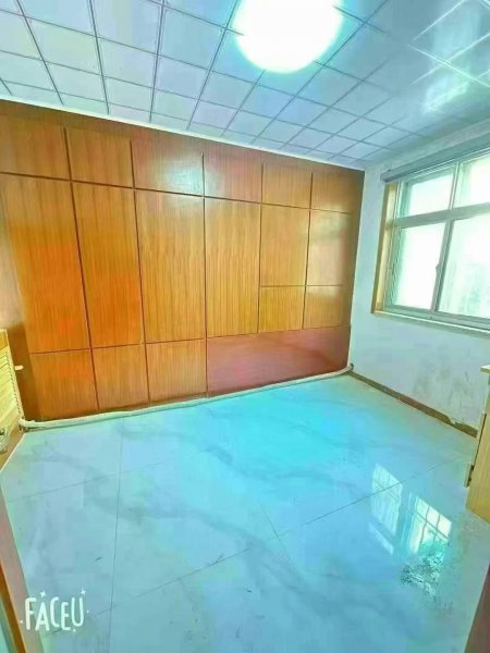 静园小区，一楼，房本98平，43.8万，三大居，精心装修