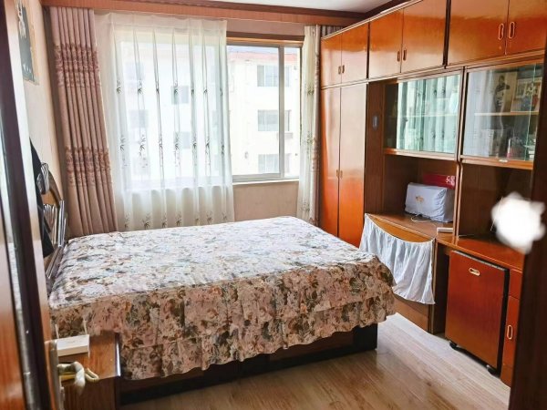 城东一区4楼，85.2平，48.8万，三居室