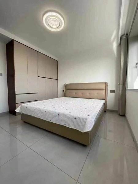 府前学区房中医院家属楼5楼屋顶起脊95平36.8万！3室！精装修未住