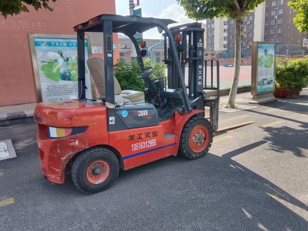 多辆柴油叉车出售