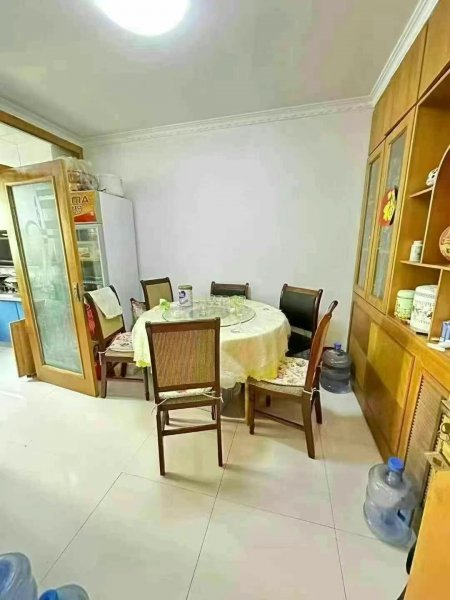 馨园小区127平，一楼，62.8万，三室两厅两卫，2002年竣工，乳山一中