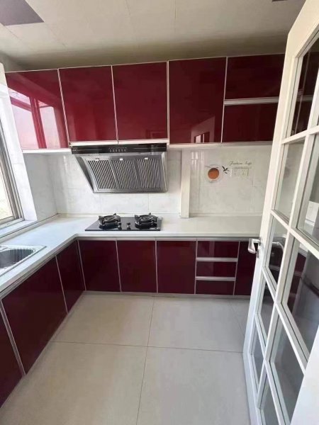 兴东小区四楼，精装三室，房东设计师品牌装修，地暖，拎包入住，76平
