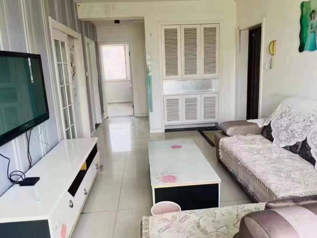 兴东小区四楼，精装三室，房东设计师品牌装修，地暖，拎包入住，76平