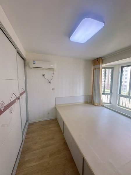 丽景华庭3楼92平，3室框架精装短住，价格可议。
