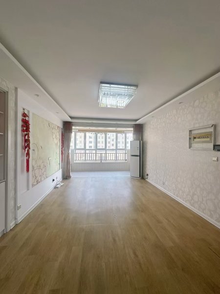 丽景华庭3楼92平，3室框架精装短住，价格可议。