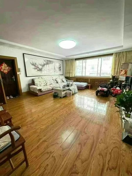 馨园小区，一楼，127平，62.8万，三室两厅两卫