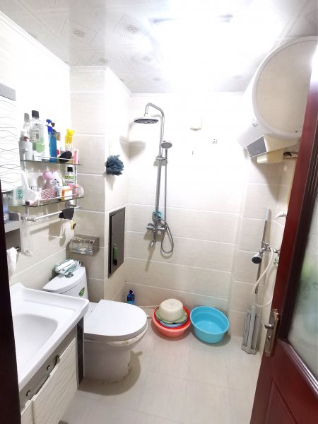 腾达二区4楼90平3室家电家具齐全双气有空调热水器1200/月干净整洁拎包入住