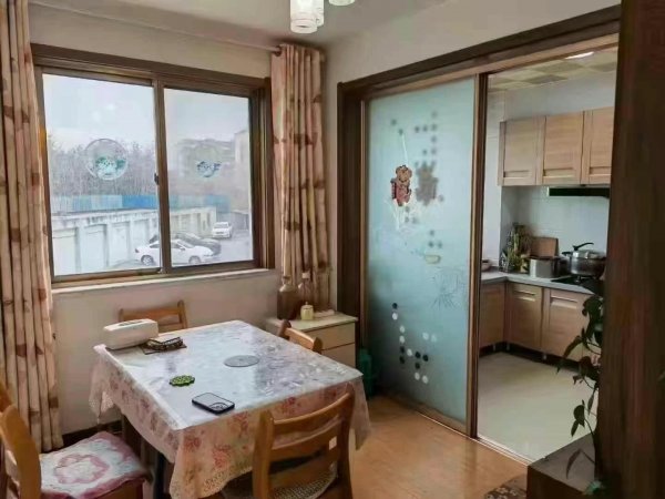 怡园小区框架二楼129.5平 三室两卫 72.8万