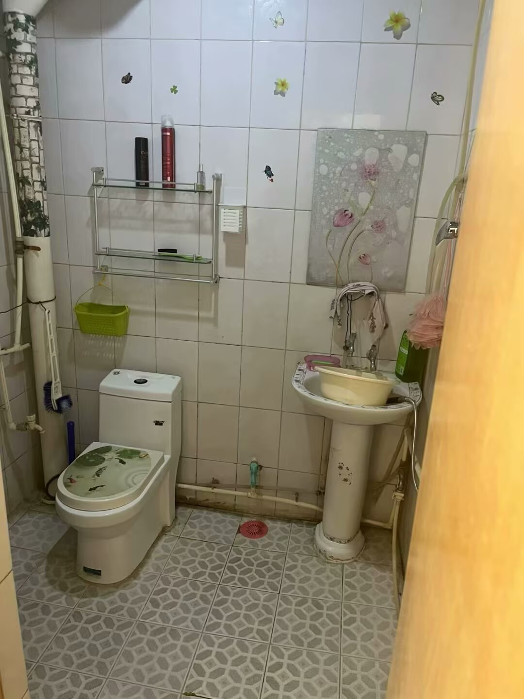 700出租华冠小区3楼半年起租