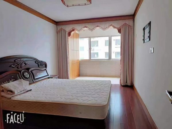 前源小区三楼出租 120平 拎包入住 1300