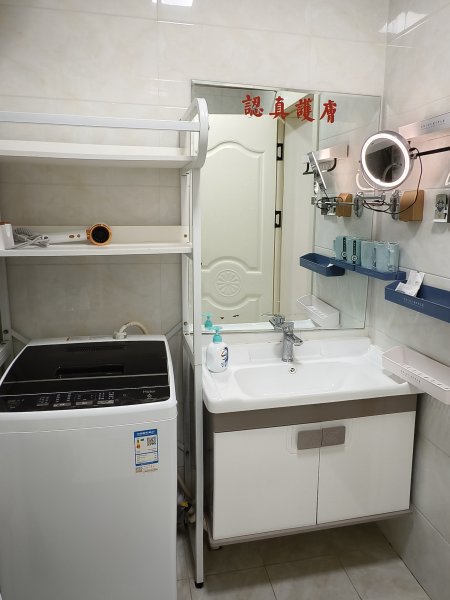 胜利街中段香榭里高档公寓出租，拎包入住，密码锁免费上网