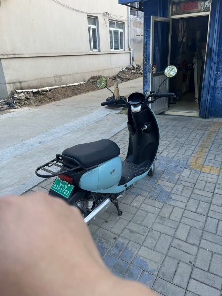 处理九成新电摩一辆可置换