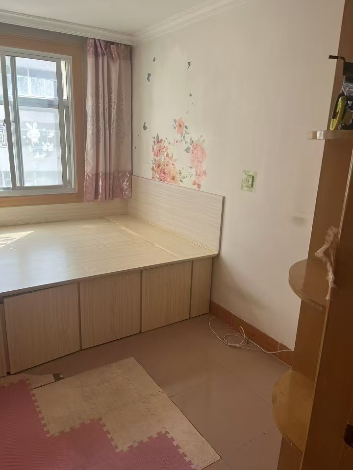 出租 最中心位置一楼 拎包入住 700