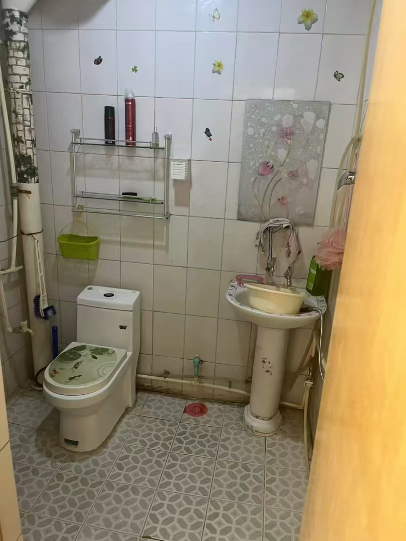 出租 最中心位置一楼 拎包入住 700