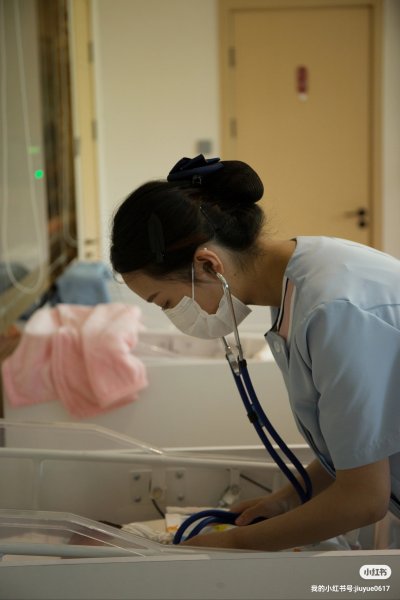 高薪诚聘育婴师
