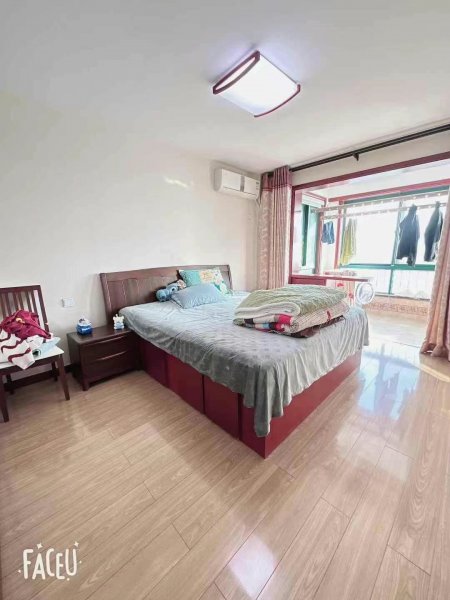 香格里拉一区，5楼非顶 105平，52.8万，精装短住，三室两厅，框架地暖