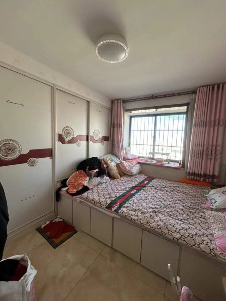 润泽小区电梯七楼90平，两室两厅，精装地暖双气