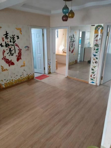 前源小区1楼100平，精装4个电暖炕，1300元